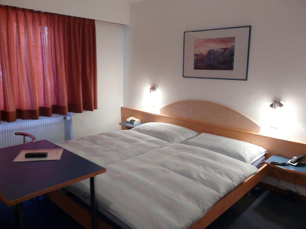 Hotel Garni Domino Saas-Fee Zimmer foto